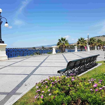 76 Avenue Suites Wi-Fi - Shuttle Reggio di Calabria Exteriér fotografie